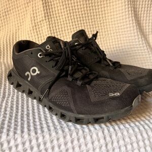 On Cloud Running Shoes - Black